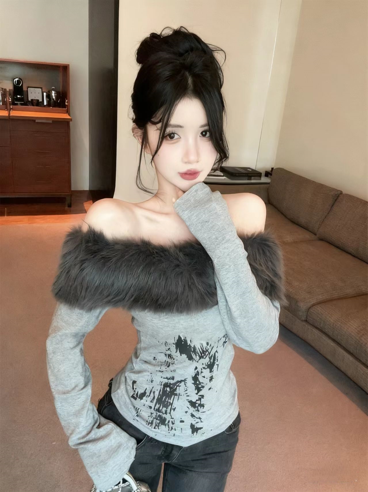 2025 Winter Women's Off-Shoulder Faux Mink Knit Top with Detachable Long Sleeves and Waist-Cinching Fit