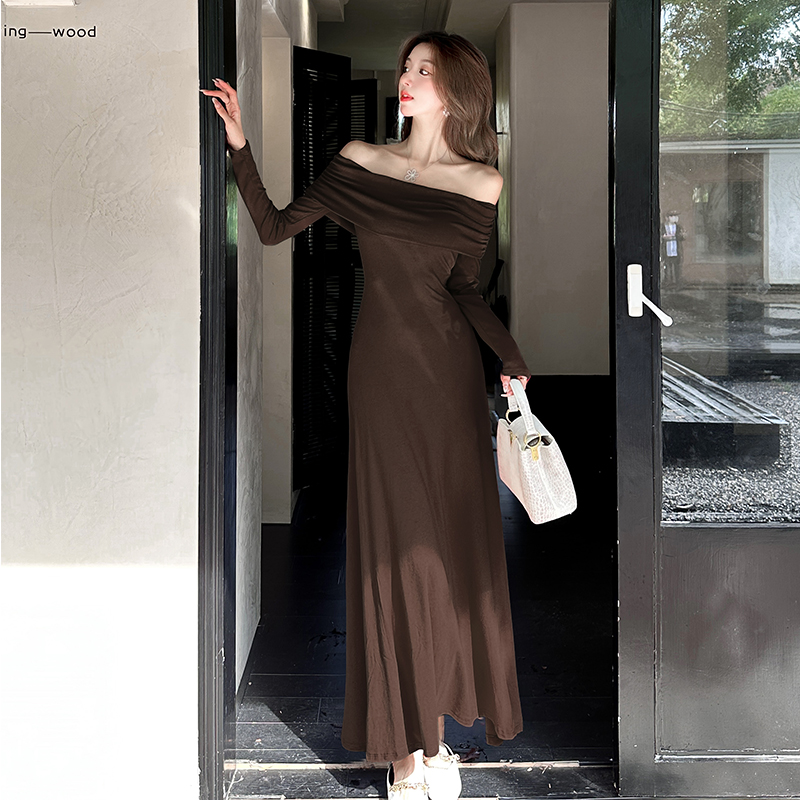 2026 Autumn Winter Off-Shoulder Long Sleeve Slim Fit Vintage French Style Maxi Dress